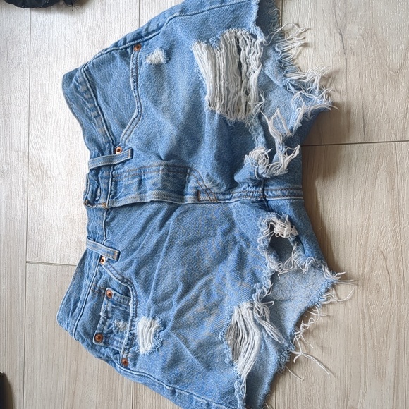 Nwot Levi's 501 shorts distressed - Picture 3 of 4